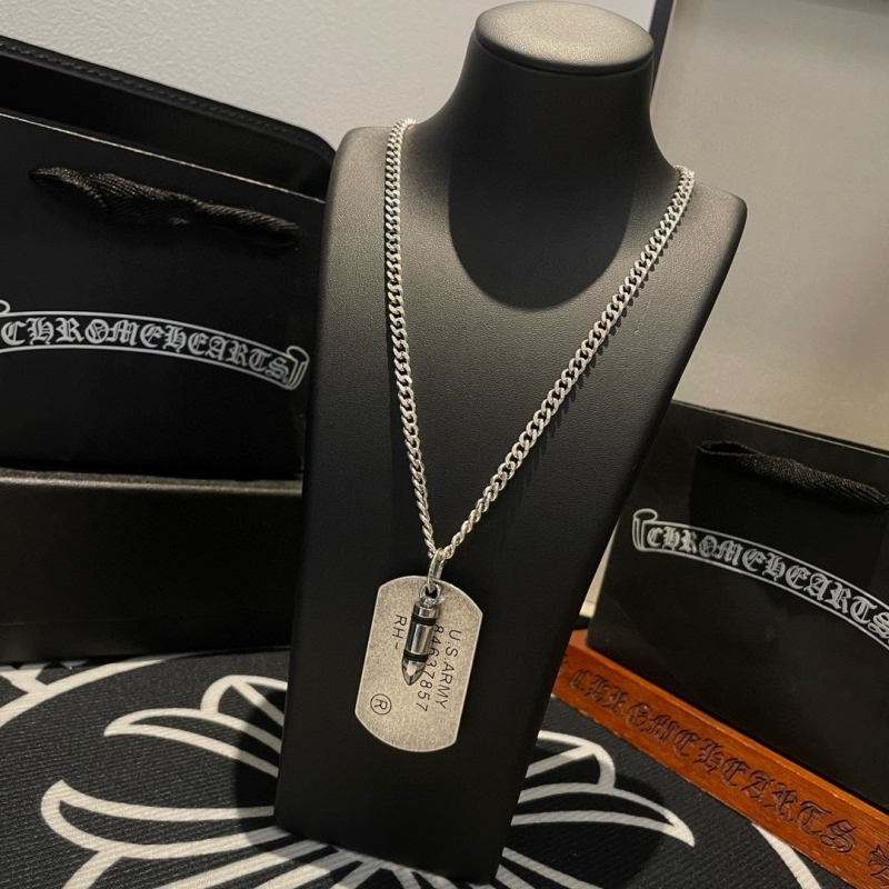Ch*0me He**ts necklaces